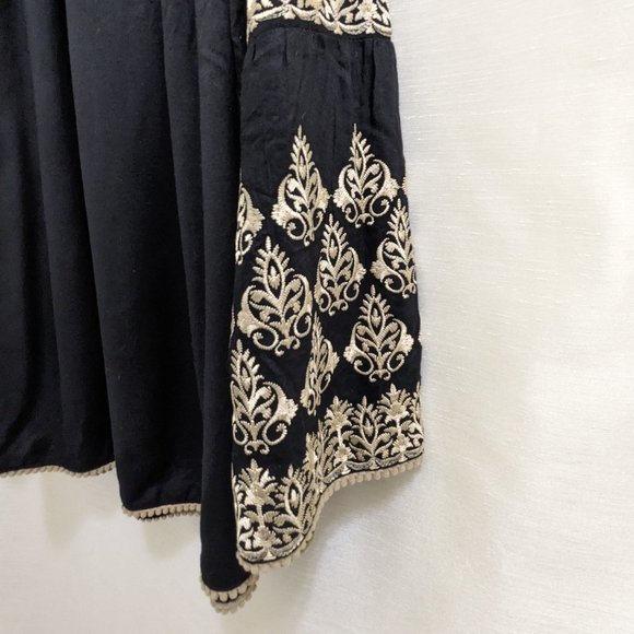 Off The Shoulder Embroidered Top - Black w/ Cream - Sz XXL - Picture 6 of 6